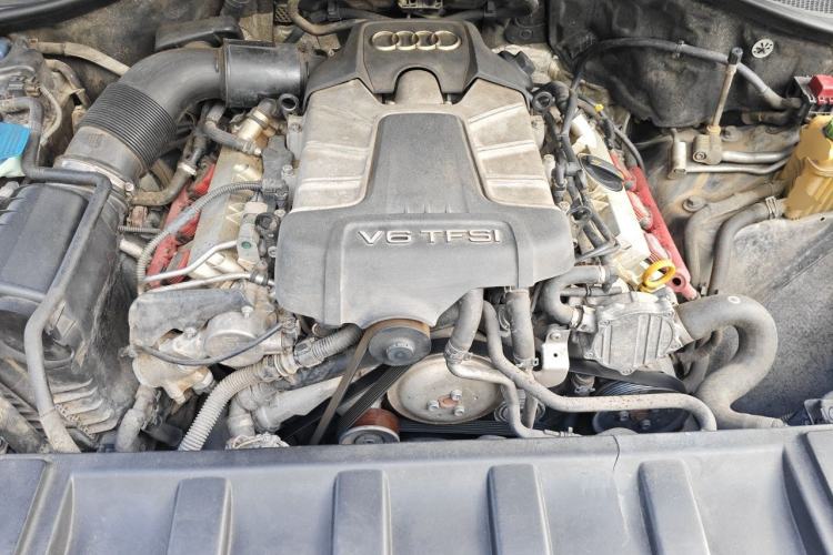 Used Audi Q7 2014 35 TFSI Off-road Model Engine Bay