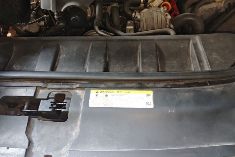 Used Audi Q7 2014 40 TFSI off-road version Engine Bay