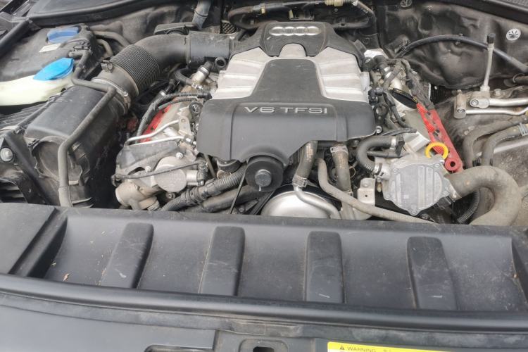 Used Audi Q7 2014 35 TFSI Sport Edition Engine Bay
