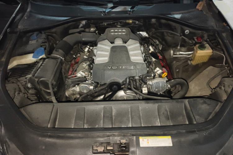 Used Audi Q7 2014 35 TFSI Ambition Edition Engine Bay