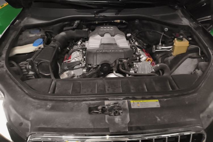Used Audi Q7 2014 35 TFSI Off-road Model Engine Bay