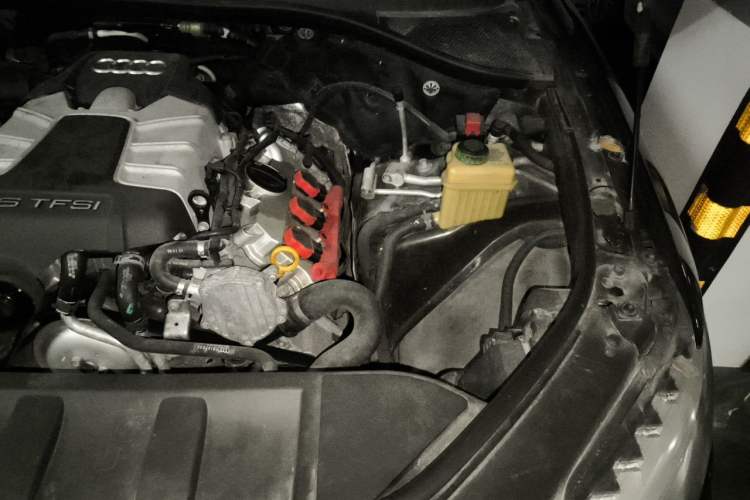 Used Audi Q7 2014 35 TFSI Ambition Edition Engine Bay Left