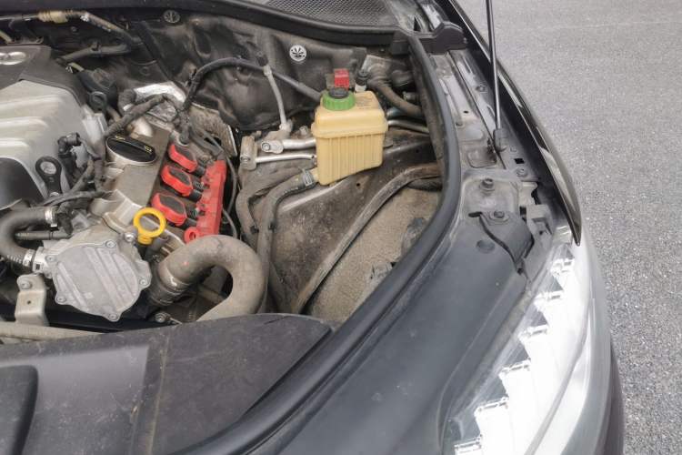 Used Audi Q7 2014 35 TFSI Sport Edition Engine Bay Left