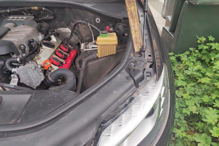 Used Audi Q7 2014 35 TFSI Sport Edition Engine Bay Left