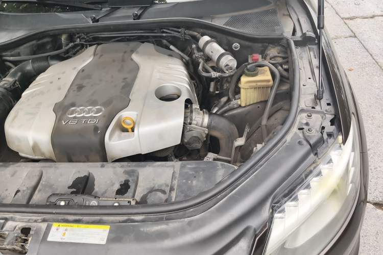 Used Audi Q7 2014 35 TDI Sport Edition Engine Bay Left
