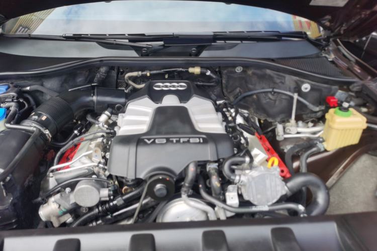 Used Audi Q7 2014 35 TFSI Sport Edition Engine Bay