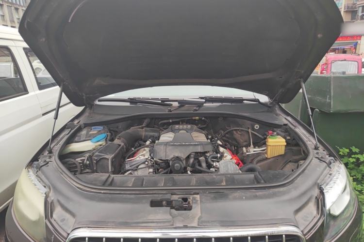 Used Audi Q7 2014 35 TFSI Sport Edition Engine Bay