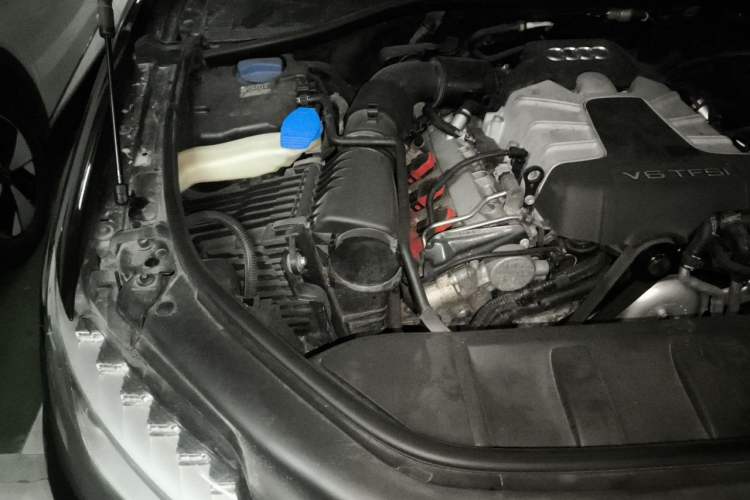 Used Audi Q7 2014 35 TFSI Ambition Edition Engine Bay Right