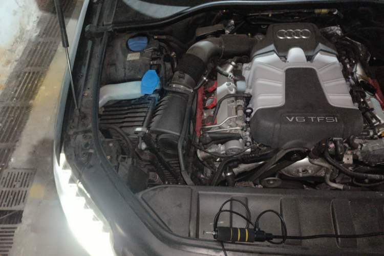 Used Audi Q7 2014 35 TFSI Ambition Edition Engine Bay Right