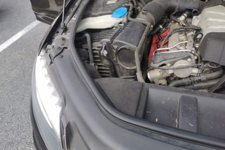 Used Audi Q7 2014 35 TFSI Sport Edition Engine Bay Right