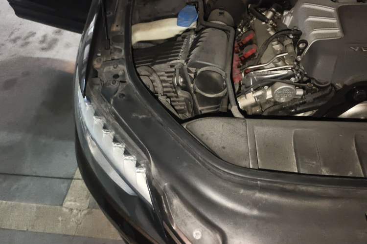 Used Audi Q7 2014 35 TFSI Ambition Edition Engine Bay Right