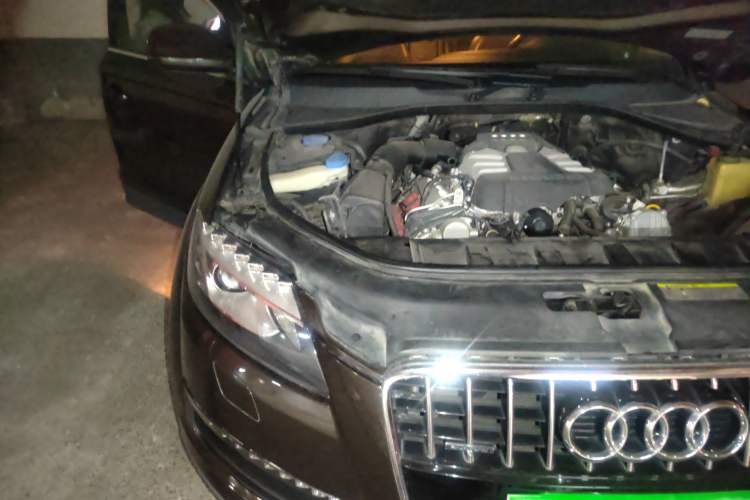 Used Audi Q7 2014 35 TFSI Ambition Edition Engine Bay Right
