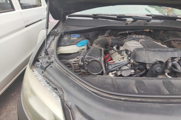 Used Audi Q7 2014 35 TFSI Sport Edition Engine Bay Right