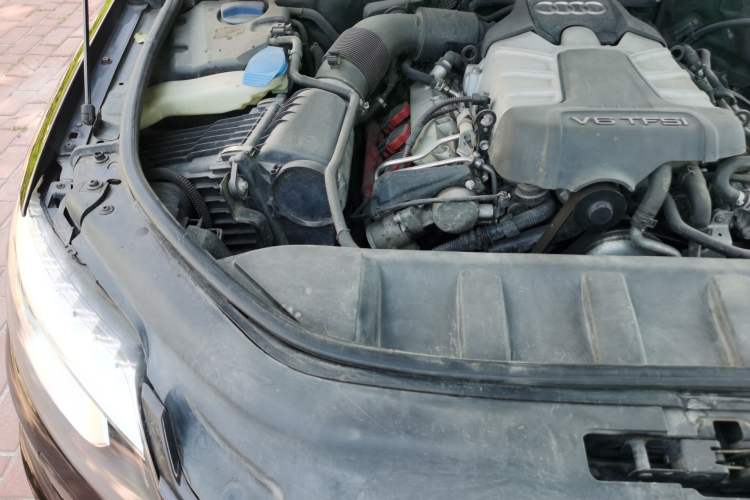 Used Audi Q7 2014 35 TFSI Sport Edition Engine Bay Right