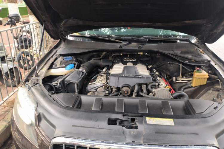 Used Audi Q7 2014 35 TFSI Ambition Edition Engine Bay Right