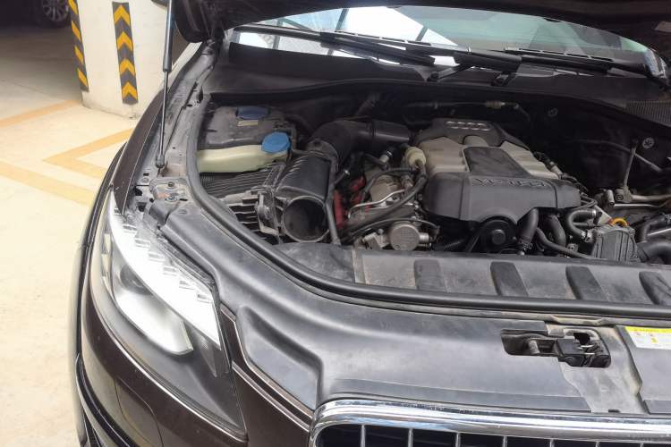Used Audi Q7 2014 35 TFSI Off-road Model Engine Bay Right
