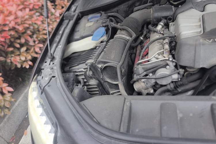 Used Audi Q7 2014 35 TFSI Ambition Edition Engine Bay Right