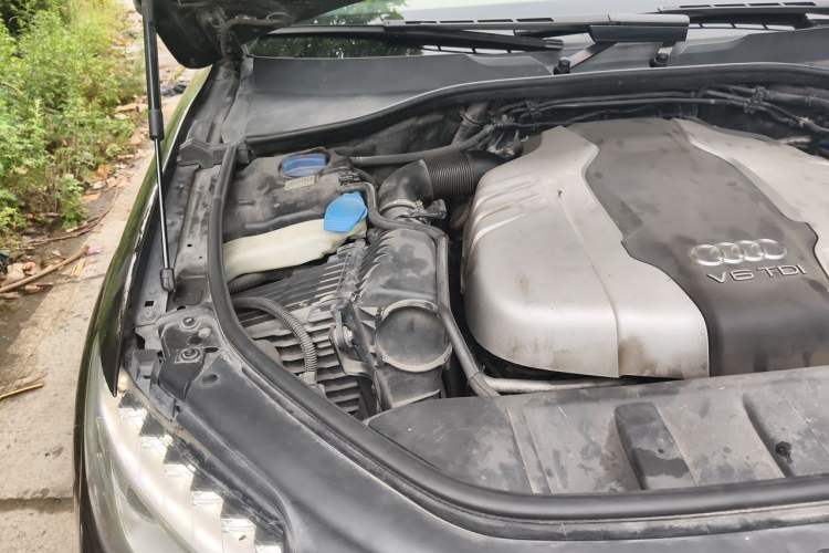 Used Audi Q7 2014 35 TDI Sport Edition Engine Bay Right
