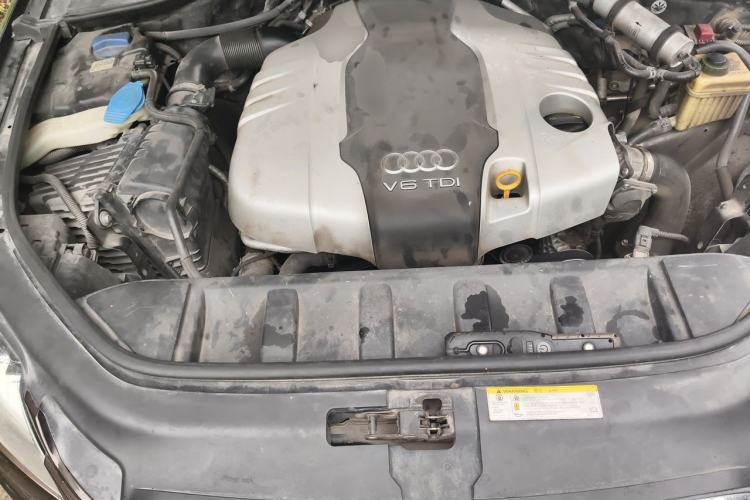 Used Audi Q7 2014 35 TDI Sport Edition Engine Bay