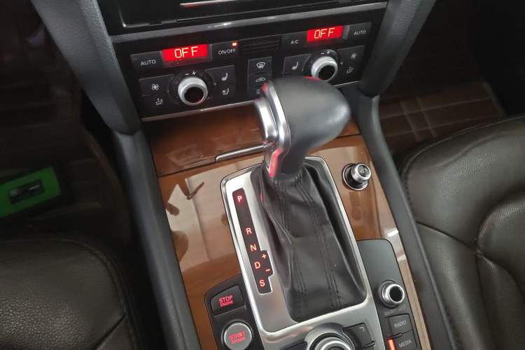 Used Audi Q7 2014 40 TFSI Sport Edition Gear Lever