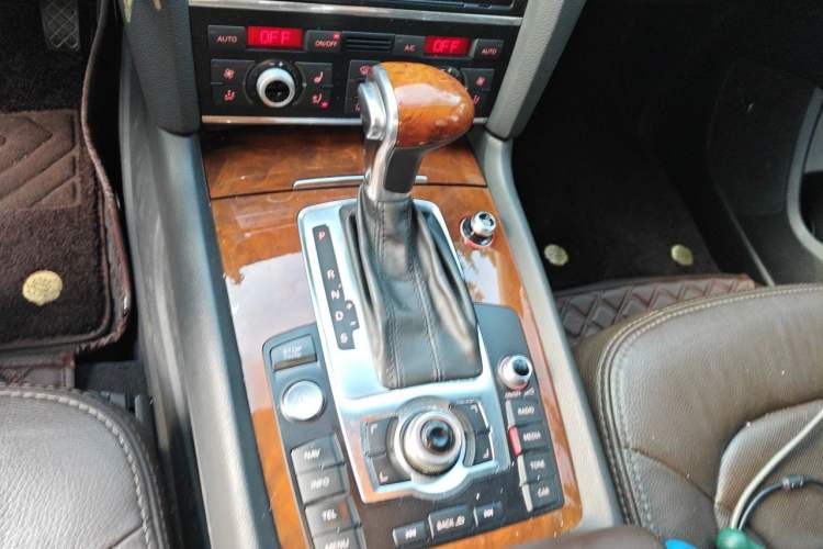 Used Audi Q7 2014 35 TFSI Off-road Model Gear Lever