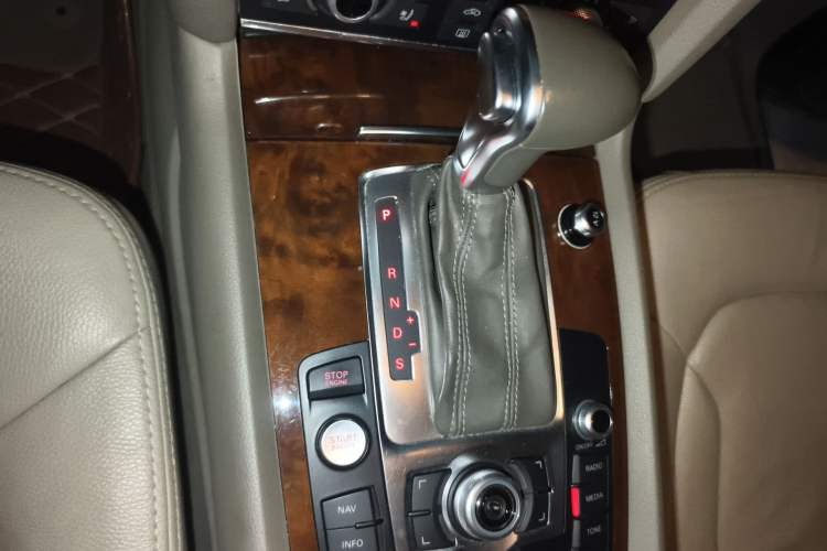 Used Audi Q7 2014 35 TFSI Ambition Edition Gear Lever