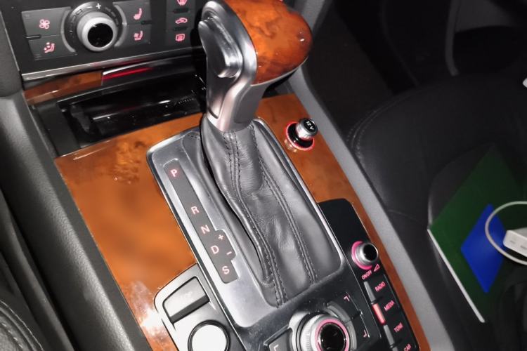 Used Audi Q7 2014 35 TFSI Off-road Model Gear Lever