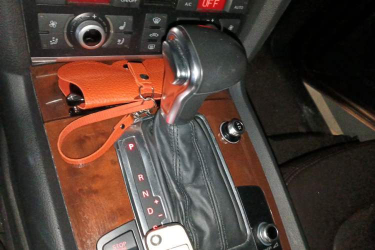 Used Audi Q7 2014 35 TFSI Ambition Edition Gear Lever