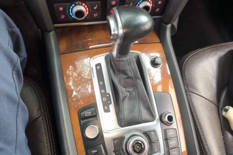 Used Audi Q7 2014 35 TFSI Ambition Edition Gear Lever