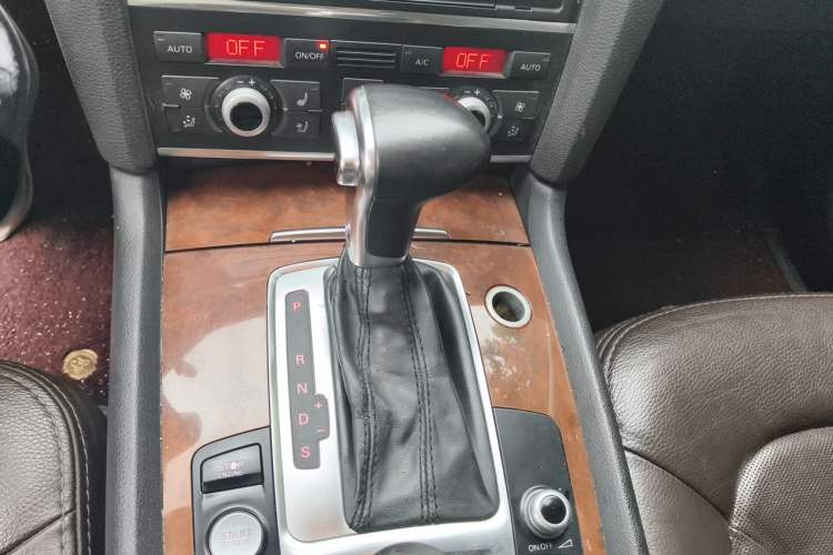 Used Audi Q7 2014 35 TDI Sport Edition Gear Lever