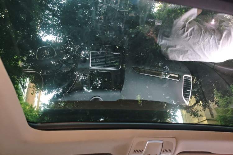 Used Audi Q7 2014 40 TFSI off-road version Headliner