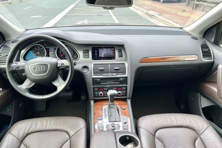 Used Audi Q7 2014 35 TFSI Sport Edition Interior 1