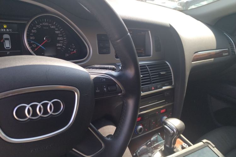 Used Audi Q7 2014 35 TFSI Sport Edition Interior 2