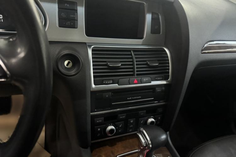 Used Audi Q7 2014 35 TFSI Sport Edition Interior 2