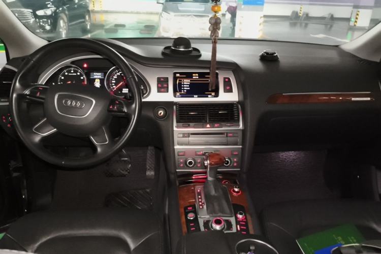 Used Audi Q7 2014 35 TFSI Off-road Model Interior 2