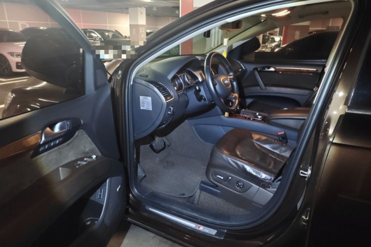 Used Audi Q7 2014 35 TDI Sport Edition Interior 3