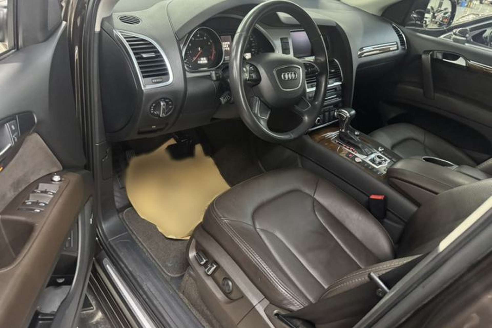 Used Audi Q7 2014 35 TFSI Sport Edition Interior 4
