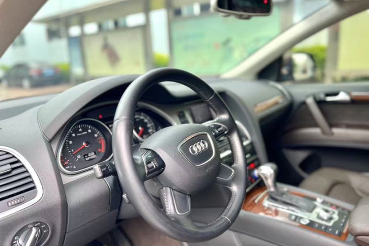 Used Audi Q7 2014 35 TFSI Sport Edition Interior 4