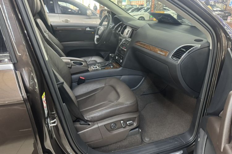 Used Audi Q7 2014 35 TFSI Sport Edition Interior 6