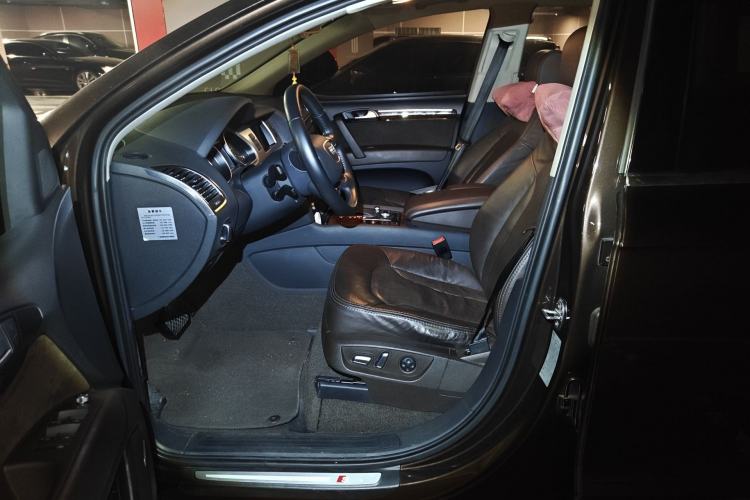 Used Audi Q7 2014 35 TDI Sport Edition Left Front Seat