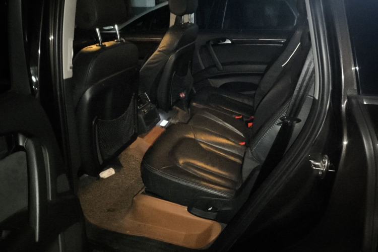 Used Audi Q7 2014 35 TFSI Ambition Edition Left Rear Seat