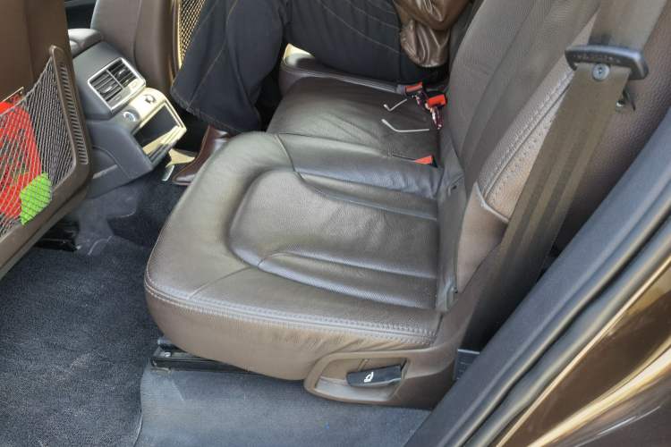 Used Audi Q7 2014 35 TFSI Ambition Edition Left Rear Seat