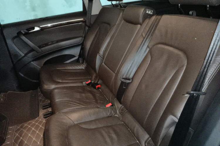Used Audi Q7 2014 35 TFSI Ambition Edition Left Rear Seat