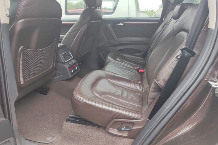 Used Audi Q7 2014 35 TFSI Sport Edition Left Rear Seat