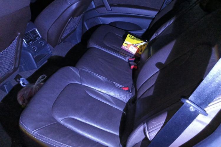 Used Audi Q7 2014 35 TFSI Ambition Edition Left Rear Seat