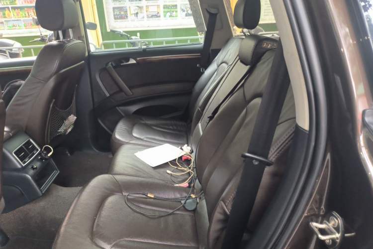 Used Audi Q7 2014 35 TFSI Ambition Edition Left Rear Seat