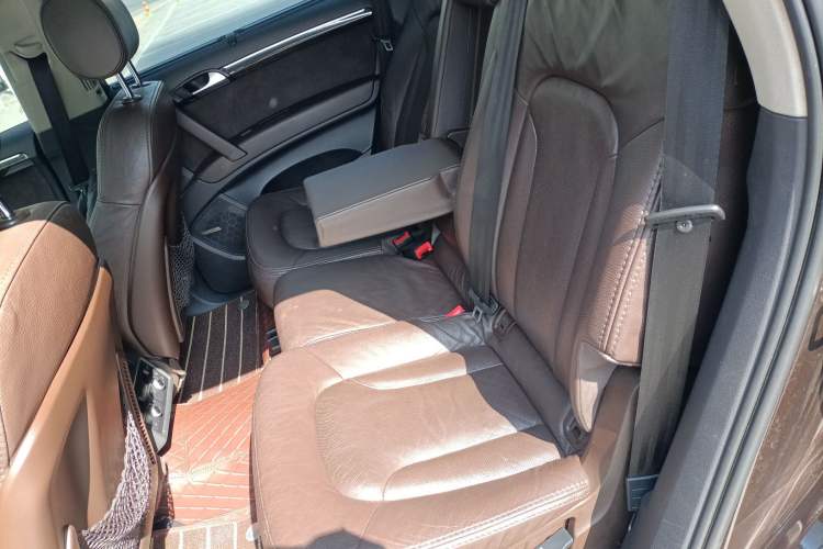 Used Audi Q7 2014 35 TFSI Off-road Model Left Rear Seat
