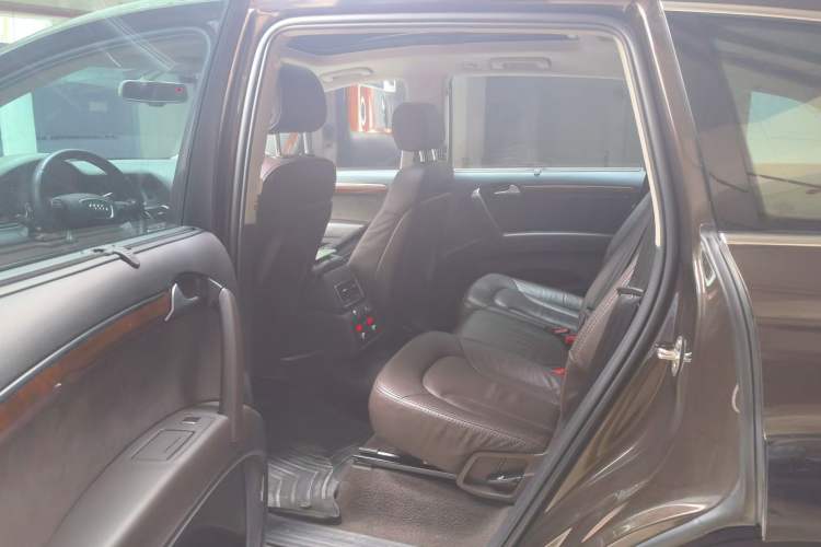 Used Audi Q7 2014 35 TFSI Off-road Model Left Rear Seat