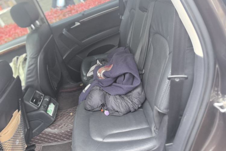 Used Audi Q7 2014 35 TFSI Ambition Edition Left Rear Seat