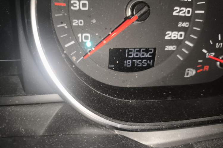 Used Audi Q7 2014 35 TFSI Ambition Edition Odometer Close Up